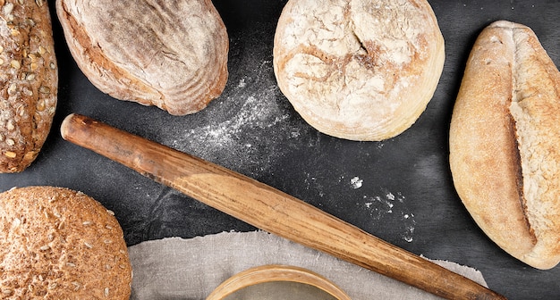 Al forno vari pani e pane vecchio mattarello