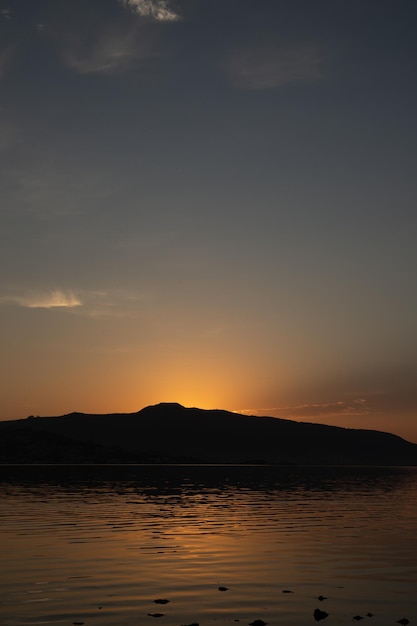 Alba bellissimo paesaggio naturale in città