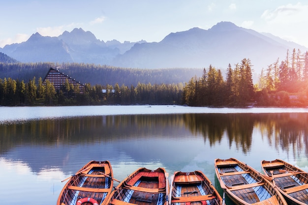 Alba. Fantastico Shtrbske Pleso Alti Tatra. Slovacchia, Europa