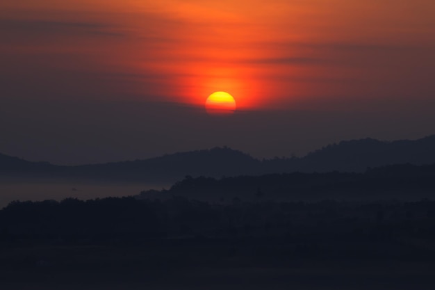 Alba in montagna