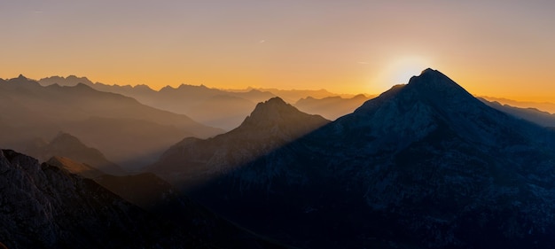 Alba in montagna