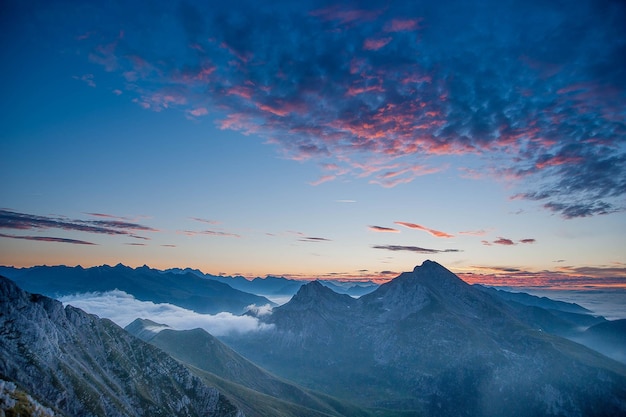 Alba in montagna