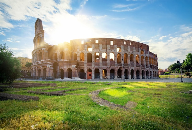 Alba presto sul Colosseo a Roma