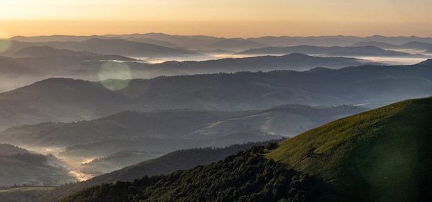 Alba sui monti. Carpazi. Ucraina. Borzava