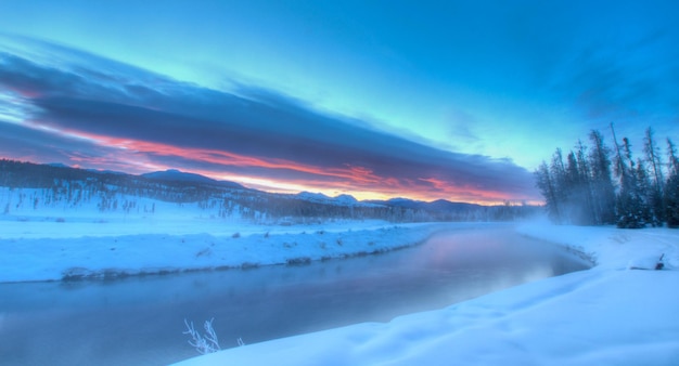 Alba sul lago Granby, Colorado.