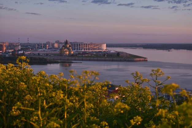 Alba sull'argine del fiume Volga. Nizhny Novgorod