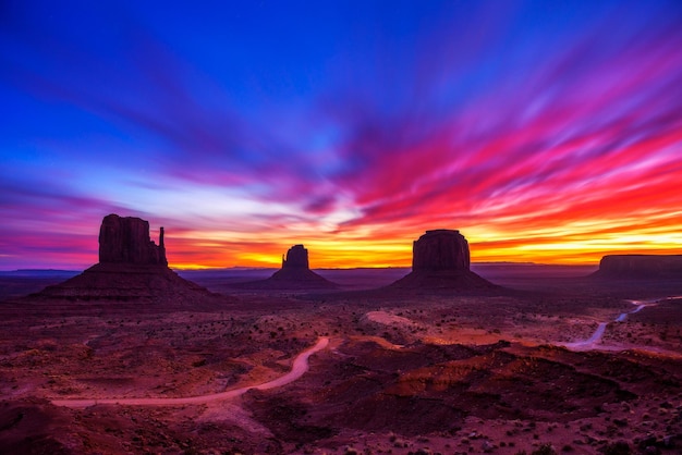 Alba sulla Monument Valley Arizona USA