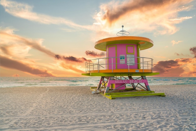 Alba sulla spiaggia di Miami Florida USA