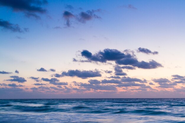 Alba sulla spiaggia sul Mar dei Caraibi.