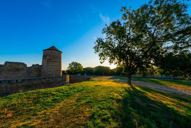 Alba vicino al castello di BelgorodDniester Ucraina