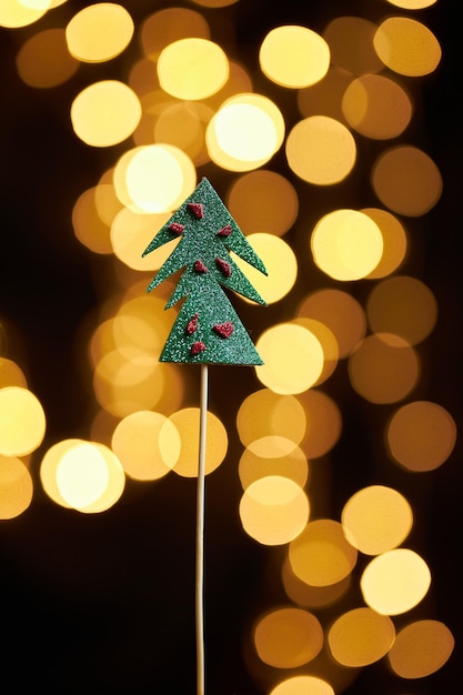 Alberi di Natale lucidi su sfondo bokeh Anno nuovo umore Capodanno Biglietto di auguri di Natale