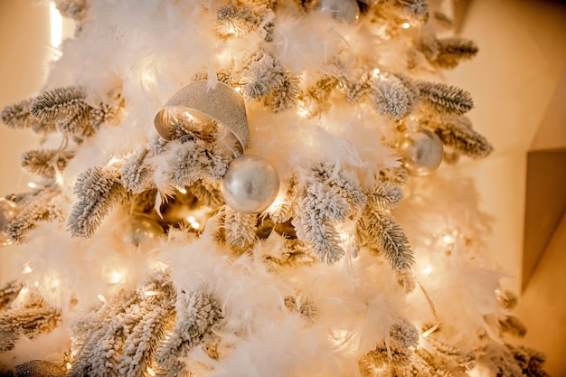 albero di natale addobbato a festa