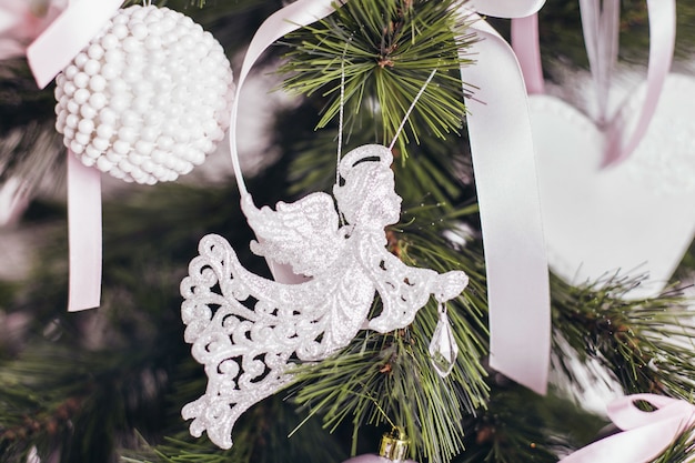 Albero di Natale con bellissime decorazioni