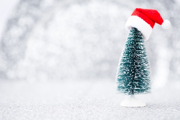 Albero di Natale con cappello da Babbo Natale