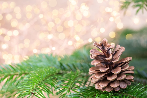 Albero di Natale con luci bokeh