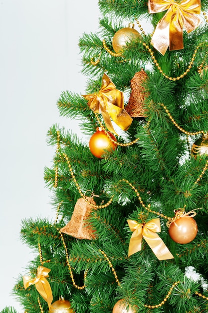 Albero di Natale con ornamenti