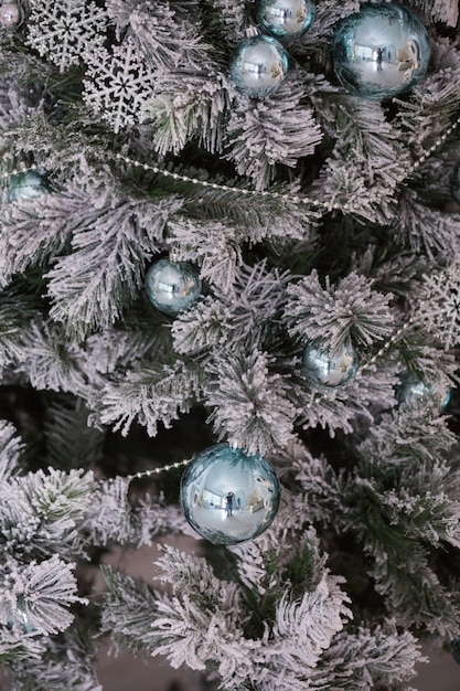 Albero di Natale e addobbi natalizi color argento