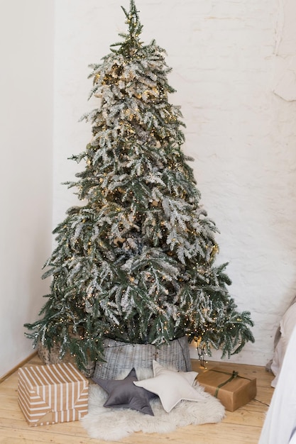 Albero di Natale e scatole regalo artigianali