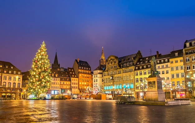 Albero di Natale in Place Kleber a Strasburgo, Francia