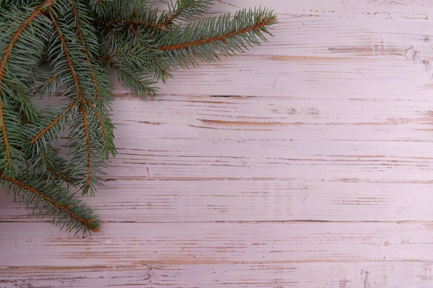 Albero di Natale su fondo in legno Copia spazio