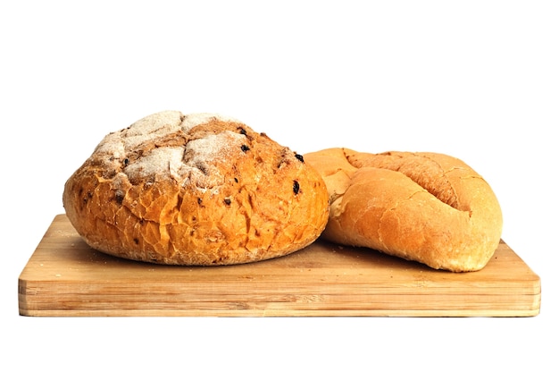 Alcuni tipi di pane fresco, sul bianco