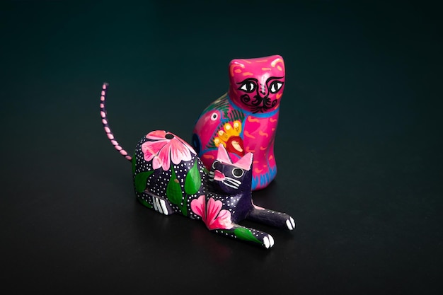 Alebrijes messicane sculture in argilla di animali gatti cultura