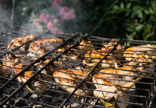 Alette di pollo con spezie preparate alla griglia