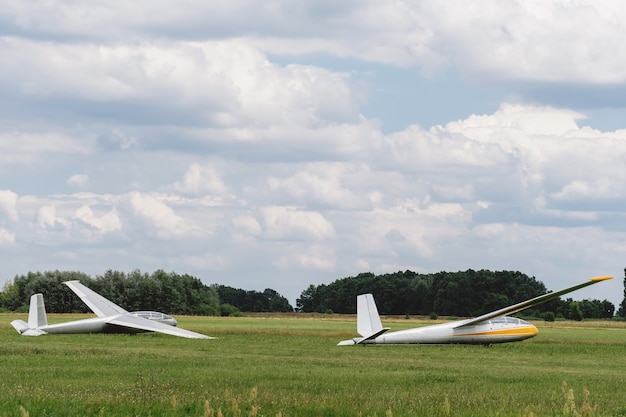 Alianti sull'aerodromo in attesa di andare in aria