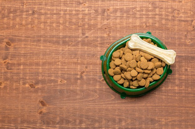 Alimenti secchi per cani o gatti.