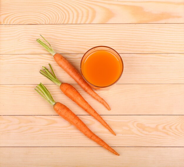 Alimento sano - carote e succo di carote