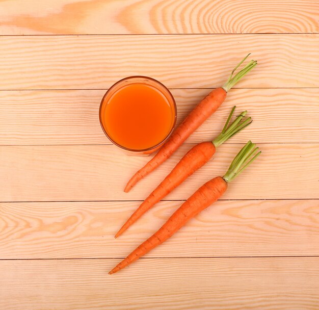 Alimento sano - carote e succo di carote