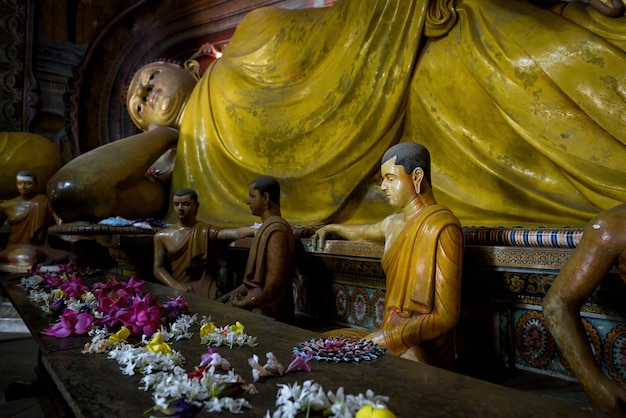All'interno del tempio buddista Wewurukannala Vihara nello Sri Lanka