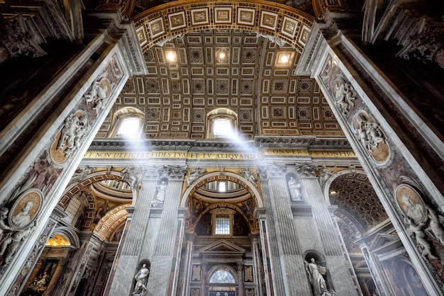 All'interno della Basilica di San Pietro Roma