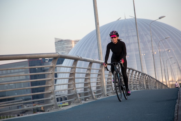 Allenamento mattutino in bicicletta prima della gara