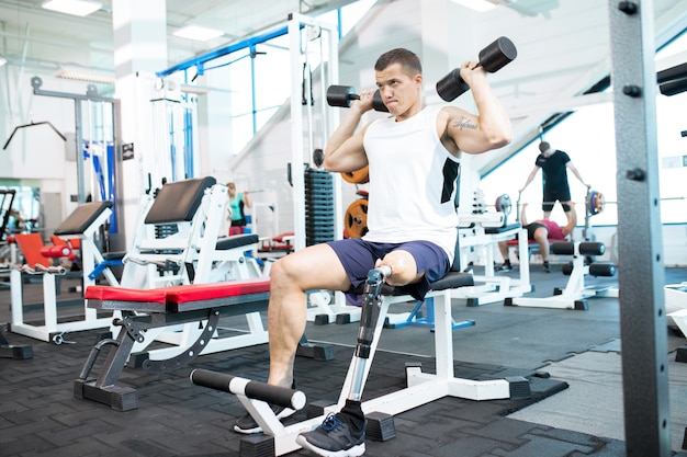 Allenamento per disabili in palestra