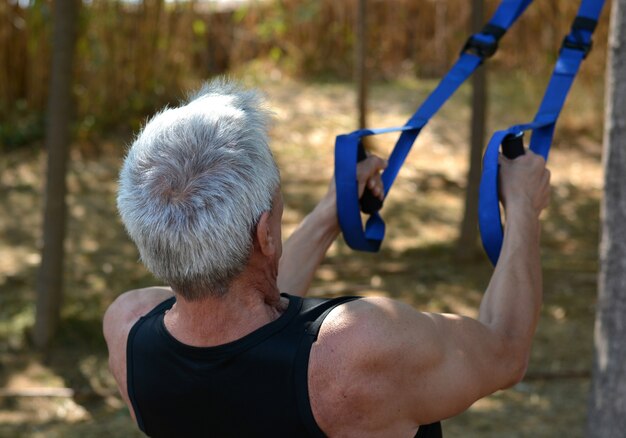 Allenamento trx più anziano