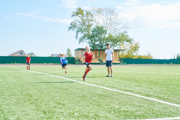 Allenatore di calcio per bambini