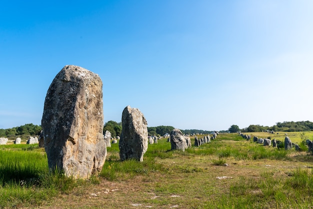 Allineamenti megalitici da Carnac in Francia