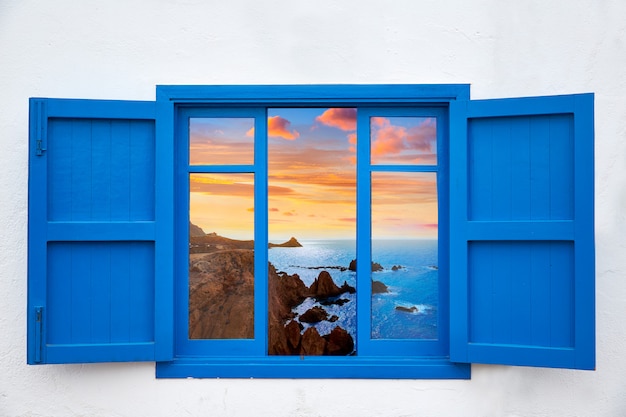 Almeria vista dalla finestra blu di Cabo de Gata