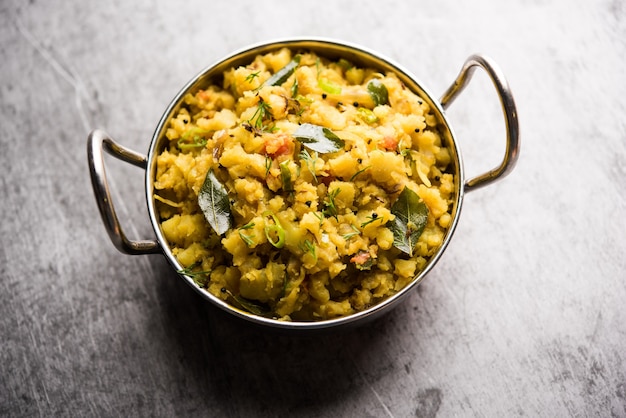 Aloo ka bharta, sabzi è un gustoso piatto indiano a base di purè di patate speziato preparato soprattutto nelle parti settentrionali dell'India