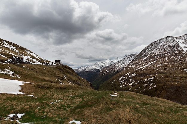 Alpi innevate nel paesaggio dell'Austria