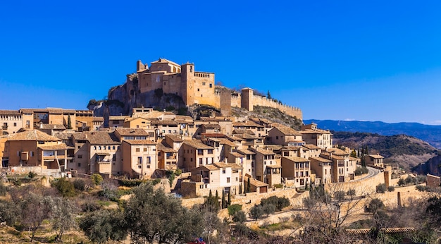 Alquezar - bellissimo borgo medievale nelle montagne aragonesi.