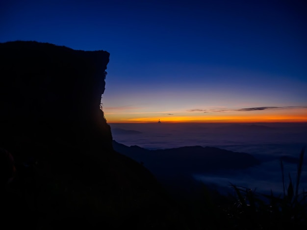 Alta montagna al mattino a Phu Chi Fa a Chiang Rai Thailandia