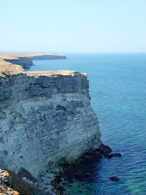 Alta scogliera nel Mar Nero della Crimea