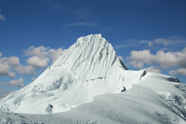 Alta vetta Alpamayo in Cordigliera