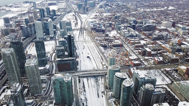 Alta vista aerea guardando la città di Toronto in Canada