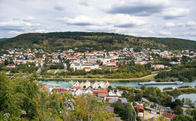 Alta vista della città di Kipfenberg in Baviera