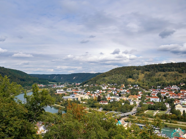 Alta vista della città di Kipfenberg in Baviera