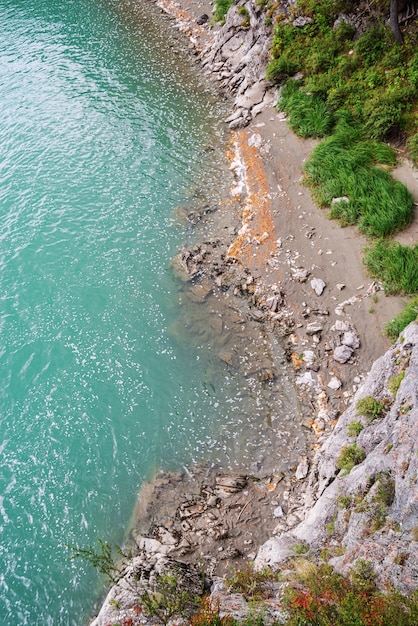 altai russia sponda del fiume katun