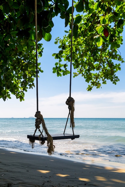 Altalene su una spiaggia